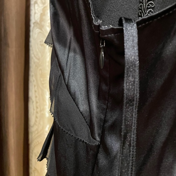 Ruffle Silk sleeveless blouse - Picture 9 of 10